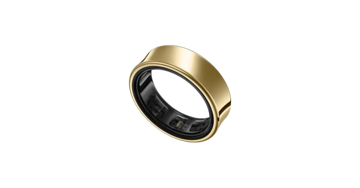 Samsung Galaxy Ring or affiché sur fond blanc
