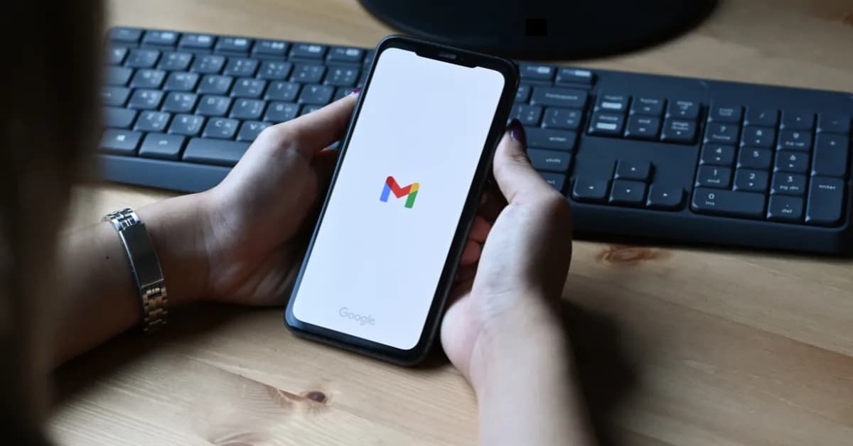 Application Gmail ouverte sur un smartphone, illustrant une possible évolution de la gestion des adresses Google